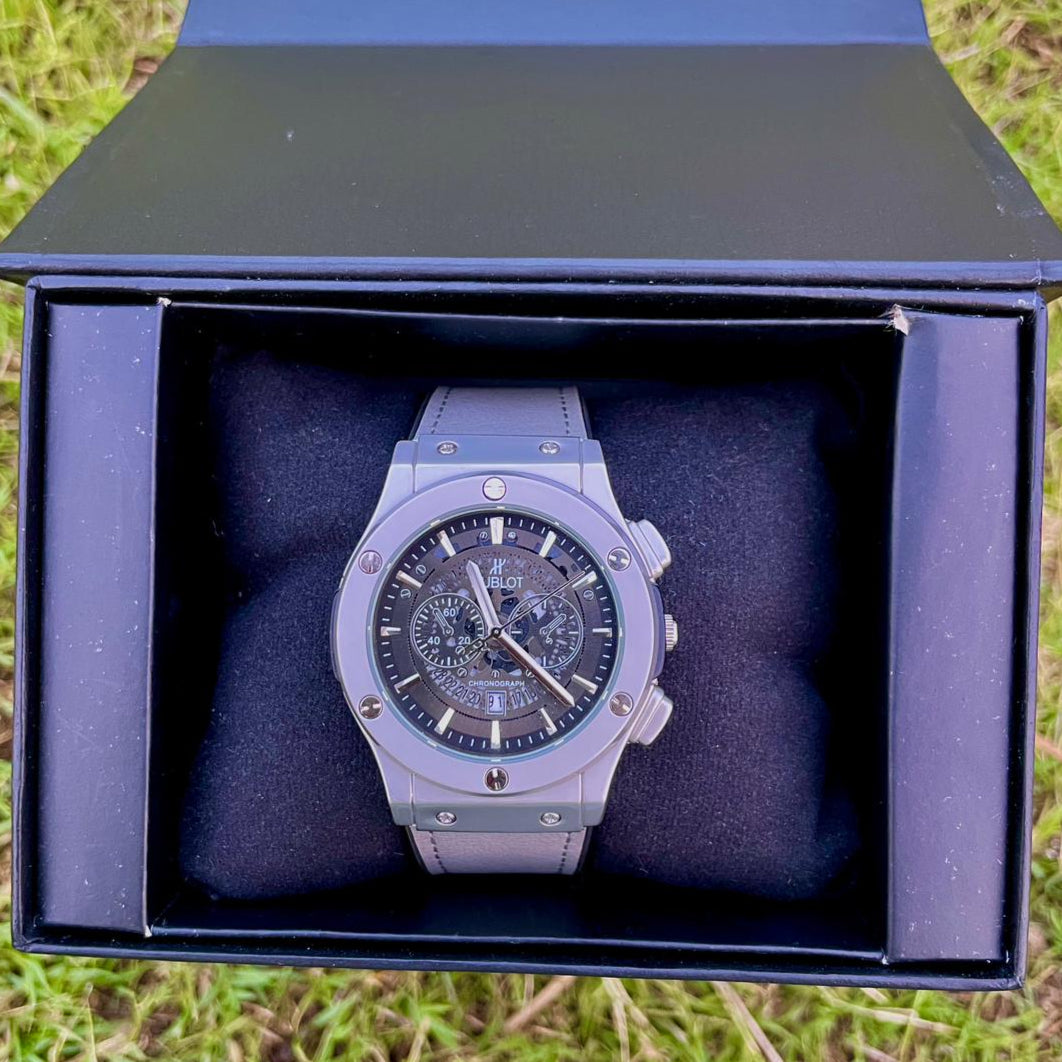 Modern silver Leather Watch with Calendar