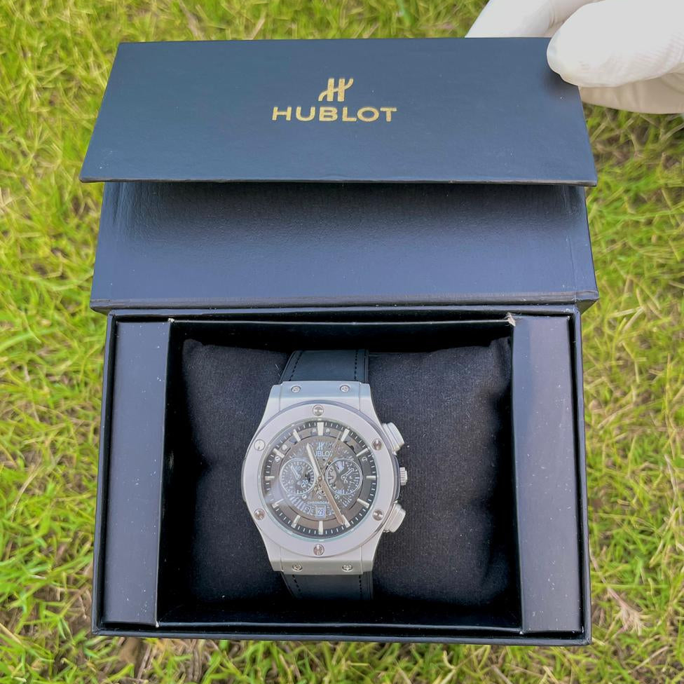 Modern Black Leather Watch with Calendar