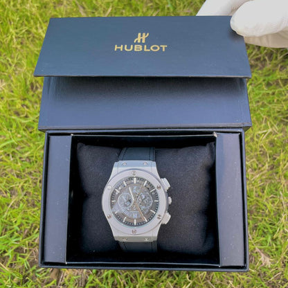 Modern Black Leather Watch with Calendar